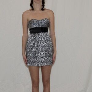 Y2k strapless silver mini dress w/ black tie size 3 speechless